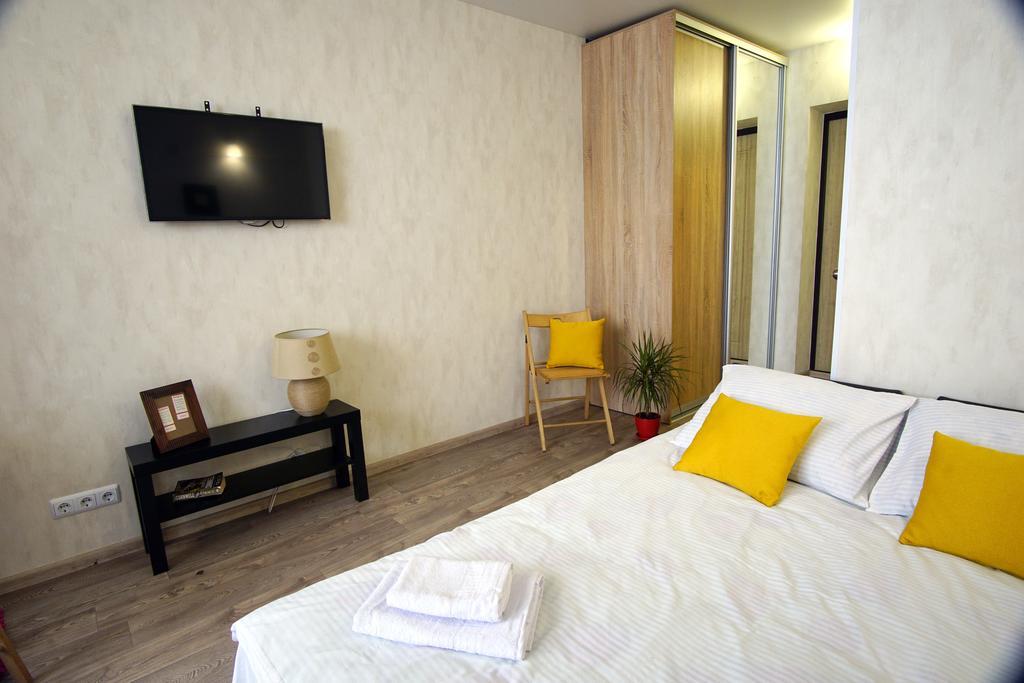 54A Tselinogradskaia Str At Alekseevka Underground Kharkov Luaran gambar