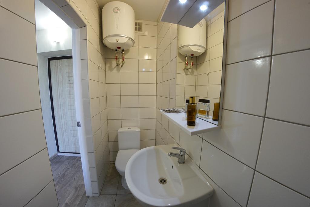 54A Tselinogradskaia Str At Alekseevka Underground Kharkov Luaran gambar