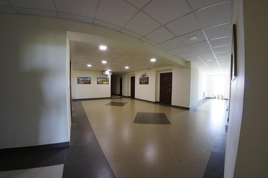 54A Tselinogradskaia Str At Alekseevka Underground Kharkov Luaran gambar