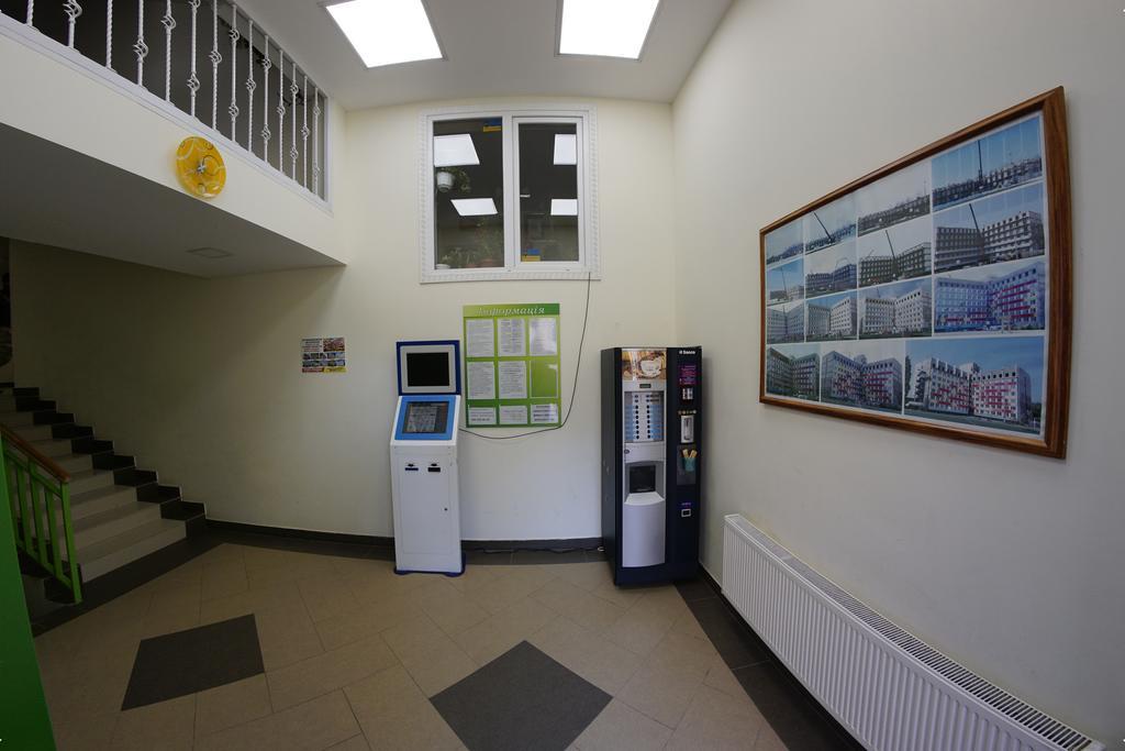 54A Tselinogradskaia Str At Alekseevka Underground Kharkov Luaran gambar