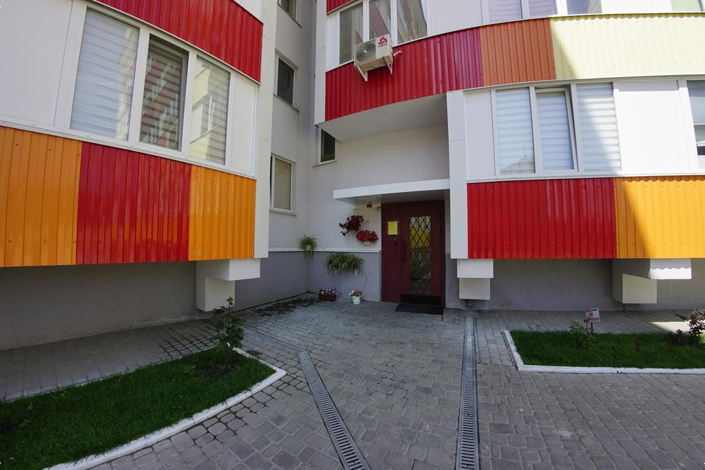 54A Tselinogradskaia Str At Alekseevka Underground Kharkov Luaran gambar