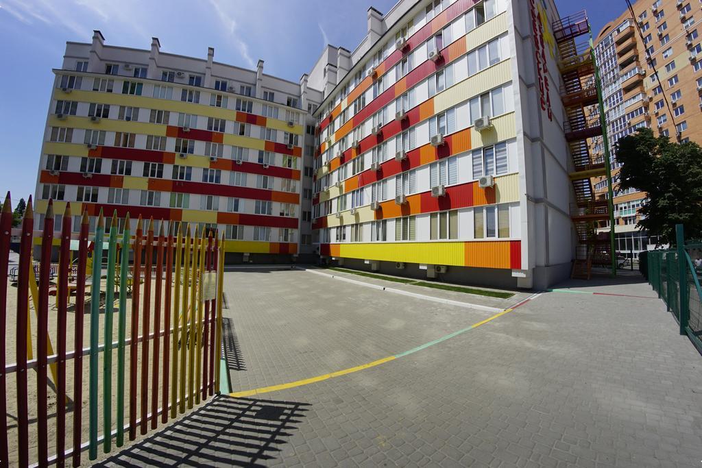 54A Tselinogradskaia Str At Alekseevka Underground Kharkov Luaran gambar